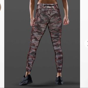 NWT Lululemon Seawheeze reflective Camo tights